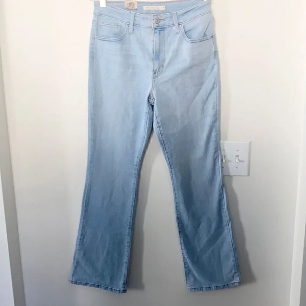 Levi’s 725 HR Bootcut Jeans 29